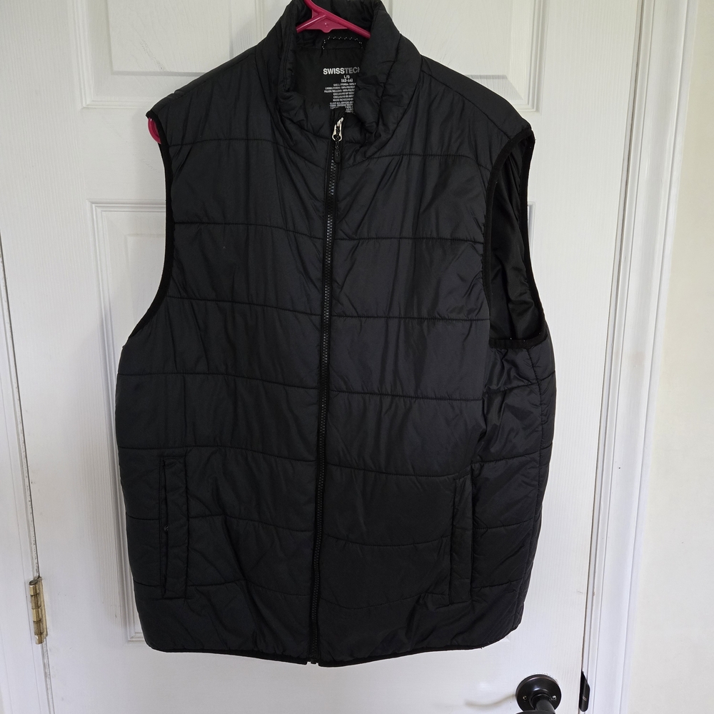 Swiss Tech Men's Dark Quilted Vest
